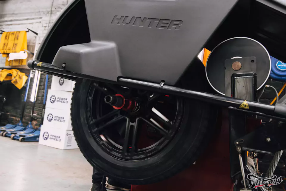 Фирменный шиномонтаж с адаптацией и балансировкой на стендах Hunter для RAM 1500: собираем новый комплект колес на зиму!